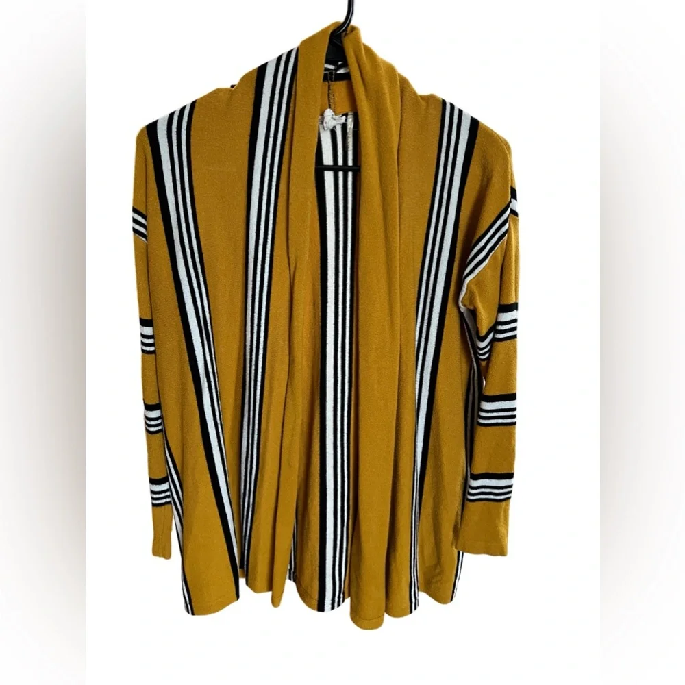 Style Rack Cardigan - Picture 2 of 4